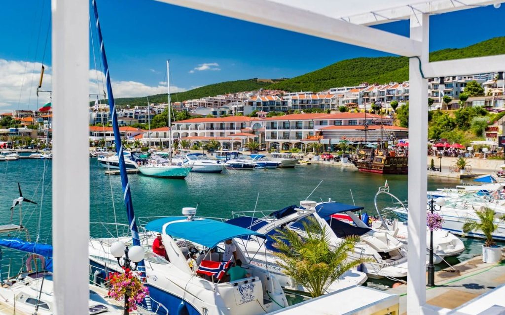 Продавате имот в “Марина Диневи”? Осребрете лукса си бързо и дискретно!